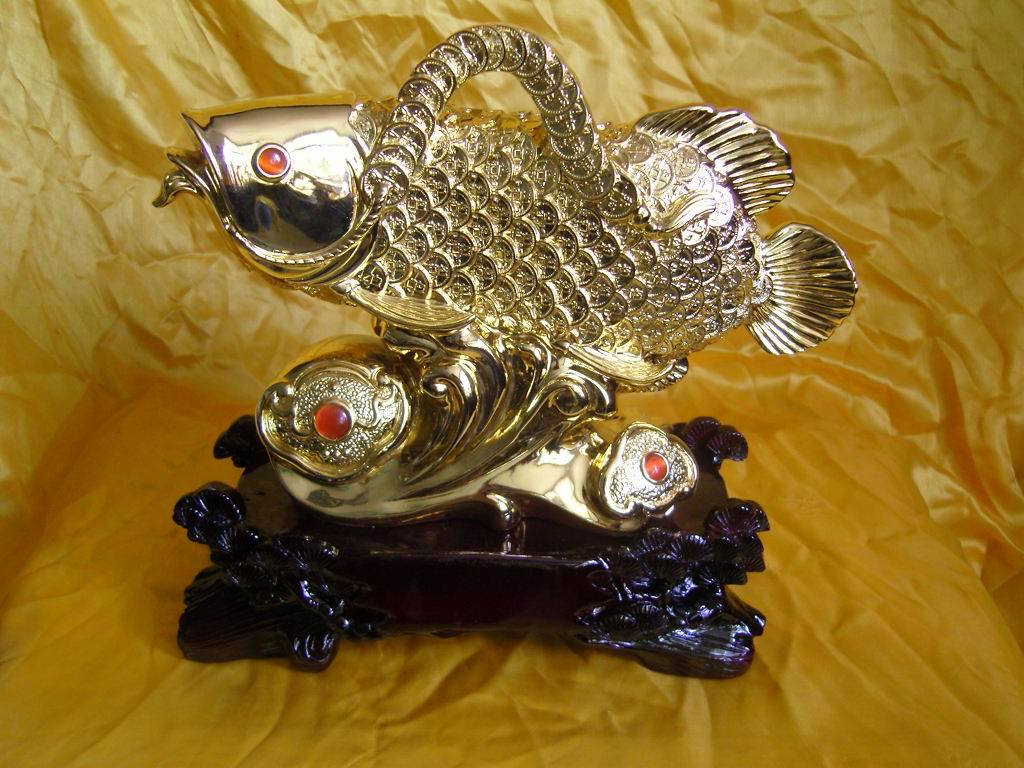 招財(cái)金龍魚(yú) 吉祥如意的金屬工藝品